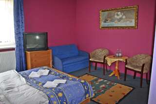 Мотели HOTELOWE Pokoje J.Bukowiecka Тушин Просторный двухместный номер с 2 отдельными кроватями-6